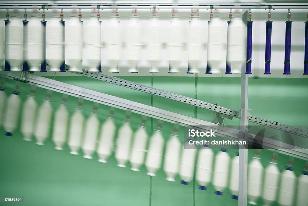 繊維業-自動スプール的娯楽 - 紡織工場のロイヤリティフリーストックフォト