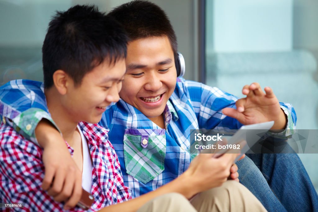 Dois homens jovem feliz juntos - Foto de stock de Pessoa Gay royalty-free