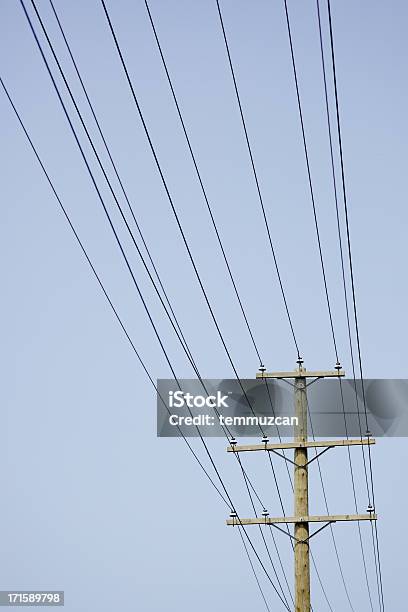 De Electricidade - Fotografias de stock e mais imagens de Acima - Acima, Ao Ar Livre, Arame
