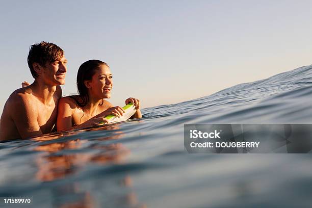 Diversión En El Mar Foto de stock y más banco de imágenes de Mar - Mar, Natación, Parejas