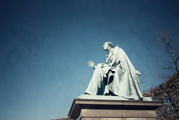 сказка автора - denmark copenhagen hans christian andersen statue стоковые фото и изображения