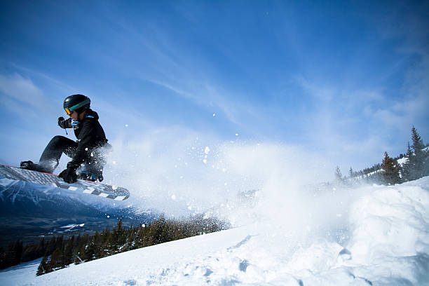 istock Man snowboarding in the mountain 171590497