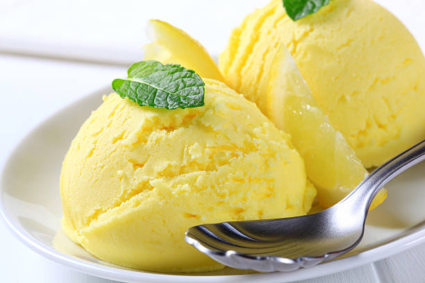istock Scoops of ice cream 171590797