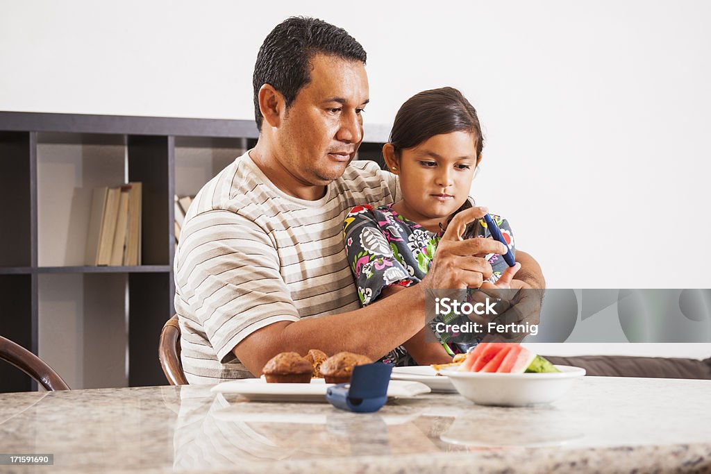 Jóvenes diabetes, los hispanos. - Foto de stock de Diabetes libre de derechos