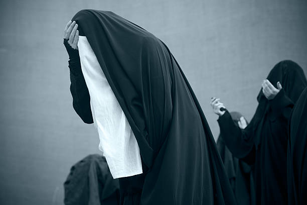 istock Unrecognized muslim women are crying 171591713
