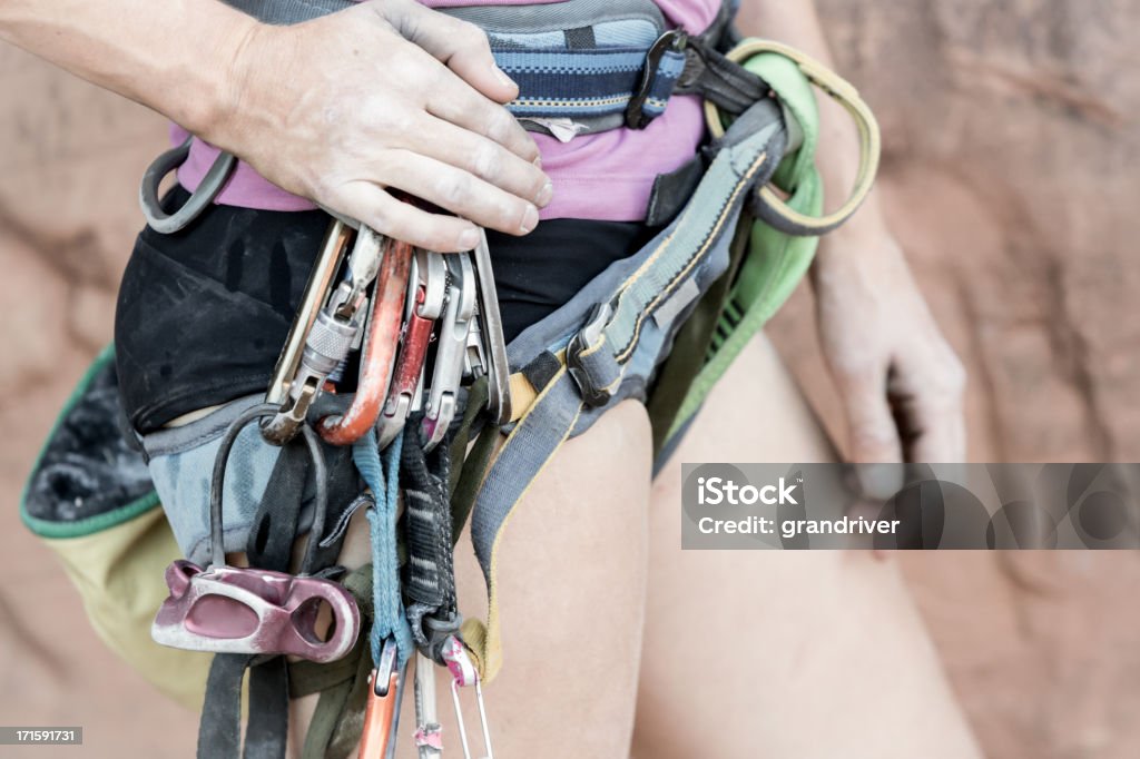 Jovem mulher Rock alpinista Torso - Foto de stock de Abseiling royalty-free