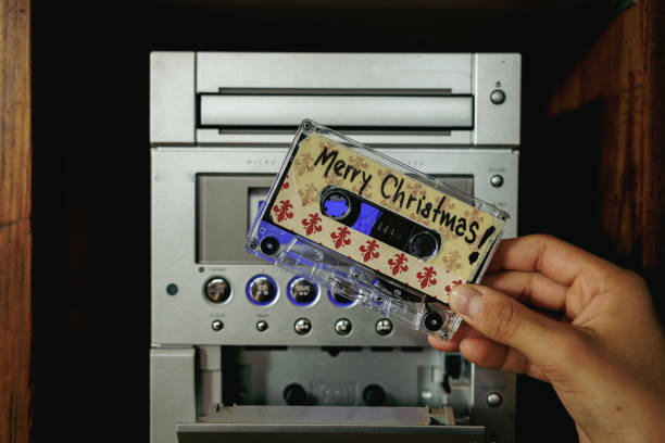 próximas vacaciones de navidad - retro christmas audio fotografías e imágenes de stock