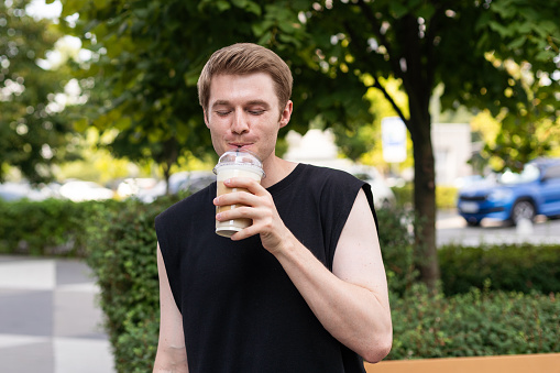 Hipster holding iced coffee in the city