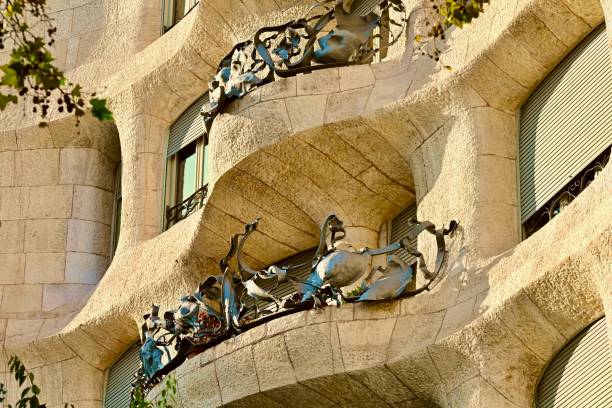 casa milà - la pedrera barcelona catalonia balcony foto e immagini stock