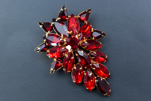 A stunning vintage brooch, elegantly displayed on a sleek black background, serves as the perfect accent piece for retro-loving women. This captivating promotional photo embodies timeless beauty and can be found in our online jewelry store.