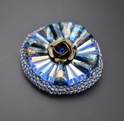 A stunning vintage brooch, elegantly displayed on a sleek black background, serves as the perfect accent piece for retro-loving women. This captivating promotional photo embodies timeless beauty and can be found in our online jewelry store.