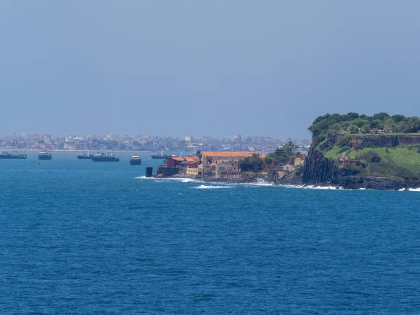 forte dell'isola di goree, dakar, senegal. l'isola di goree era il sito di uno dei primi insediamenti europei nell'africa occidentale. - senegal dakar region slavery built structure foto e immagini stock