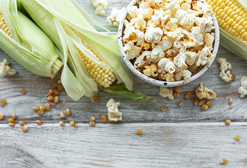 Tasty salted homemade popcorn. Making healthy popcorn at home