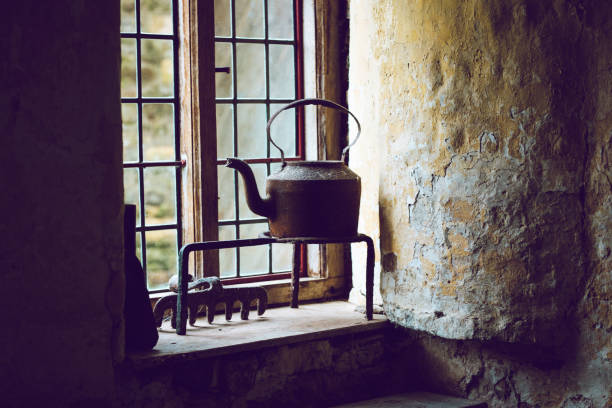 istock Traditional British country house and kettle 1718495129