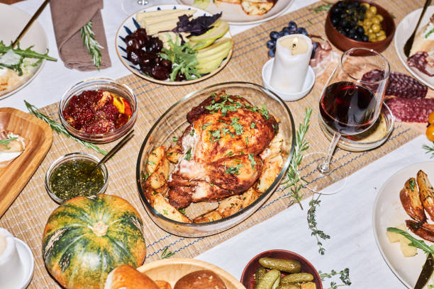 top view background of homemade roasted turkey dish at festive dinner table - white meat flash imagens e fotografias de stock