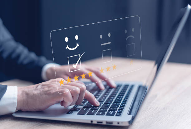 istock Customers rate satisfaction with the service on laptops. customer service concept Satisfaction evaluation at the excellent level, five stars. 1718853344