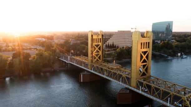 istock Historic Sacramento Tower Bridge 1718933690