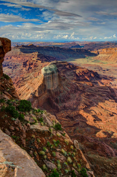 canyonlands national park - canyonlands national park utah mesa arch natural arch stock-fotos und bilder