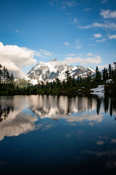 Mount Shuksan, North Cascades National Park Mount Shuksan, North Cascades National Park cascade range north cascades national park mt baker mt shuksan stock pictures, royalty-free photos & images