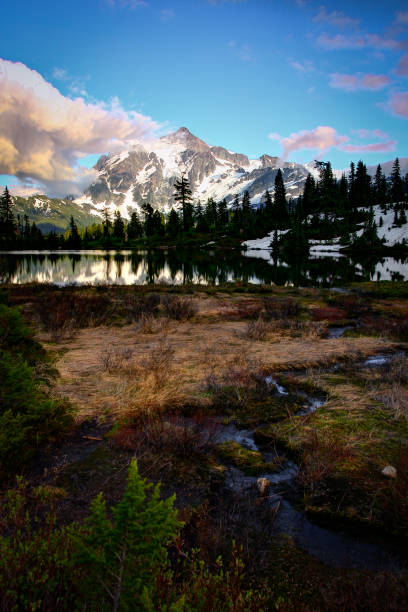 Mount Shuksan, North Cascades National Park Mount Shuksan, North Cascades National Park cascade range north cascades national park mt baker mt shuksan stock pictures, royalty-free photos & images