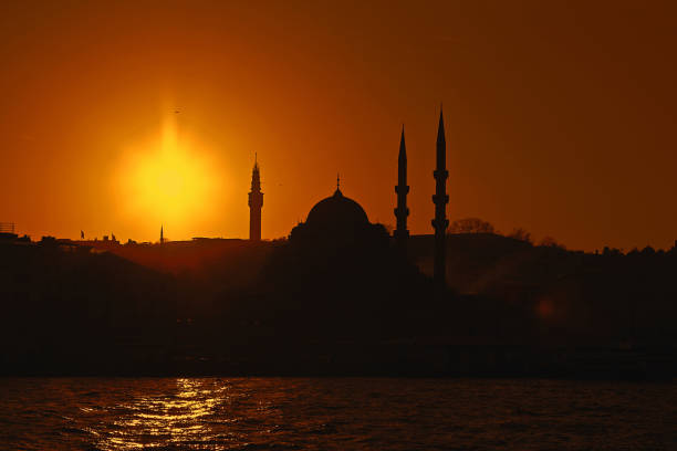 istock Silhouette of mosque 1719295925