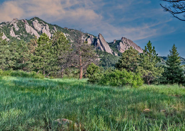 flatiron - flatirons colorado boulder mountain range foto e immagini stock