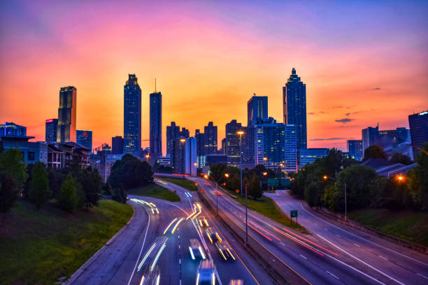 Atlanta Sunset Downtown Atlanta and a Vibrant Sunset Sky atlanta skyline stock pictures, royalty-free photos & images