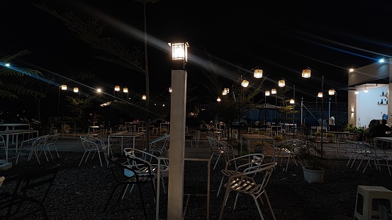 The lights in a cafe are an important part of the interior aesthetic and overall atmosphere. They not only provide functional lighting, but also contribute to the atmosphere desired by the cafe owner. The lights in cafes are often designed to create a warm, welcoming and sometimes romantic atmosphere