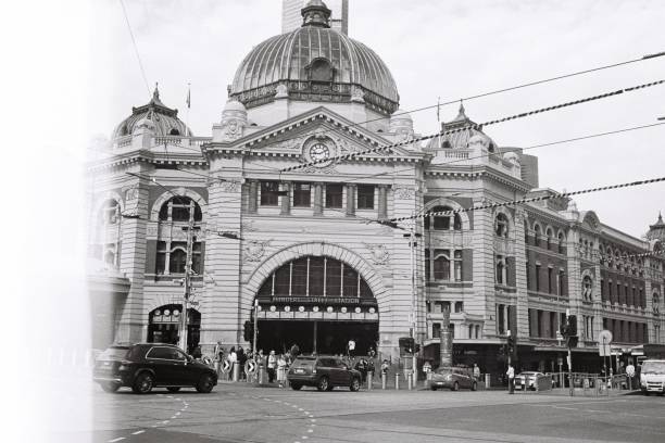 istock Traffic in front of Flinders Street Station 1720173570