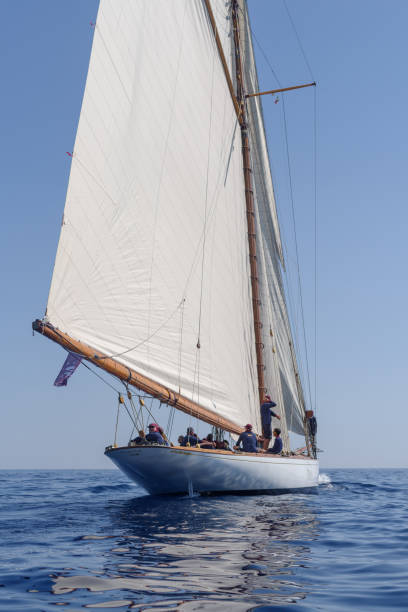 classic yacht - sailing light wind nautical vessel imagens e fotografias de stock