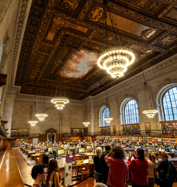 vertorama de la sala de lectura principal rose en la biblioteca pública de nueva york - new york city new york public library indoors bookshelf fotografías e imágenes de stock