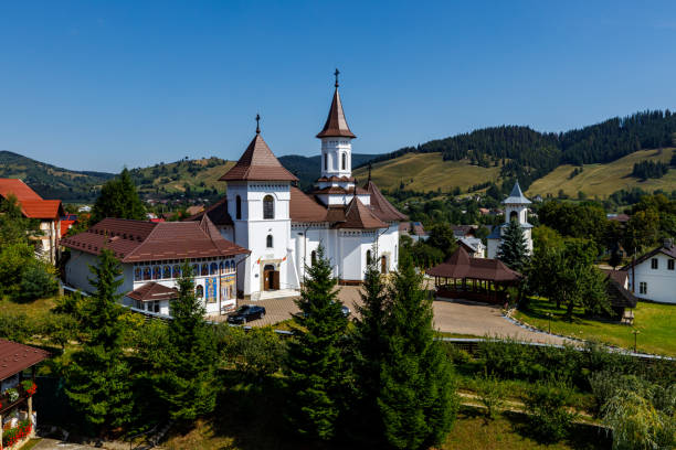el monasterio moldavo del humor - monasterio de humor fotografías e imágenes de stock
