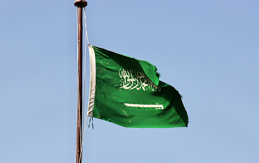 Jeddah, Arabia Saudita - 09 Mar 2020: La bandera nacional en el distrito de Al-balad, Jeddah, Arabia Saudita photo