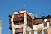 der-vintage-balkon-im-stadtteil-al-balad-dschidda-saudi-arabien.jpg?b=1&s=170x170&k=20&c=Lq-nyf1XzOwgz6_yetkLw71IQD_Bs7-M6OGAmcyq_4U=