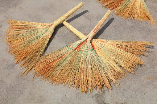 Broom product accumulation