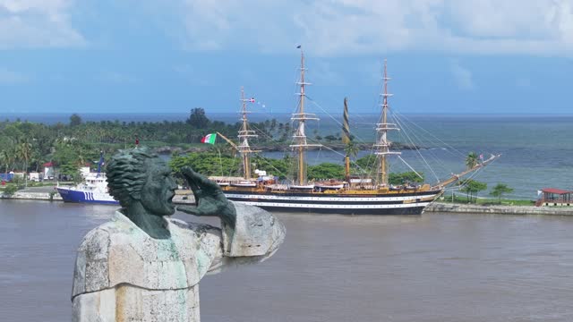 Statue of Antonio de Montesinos and The Amerigo Vespucci, port of Santo Domingo