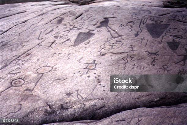 Petroglyphs - Fotografias de stock e mais imagens de Arcaico - Arcaico, Destino de Viagem, Fotografia - Imagem