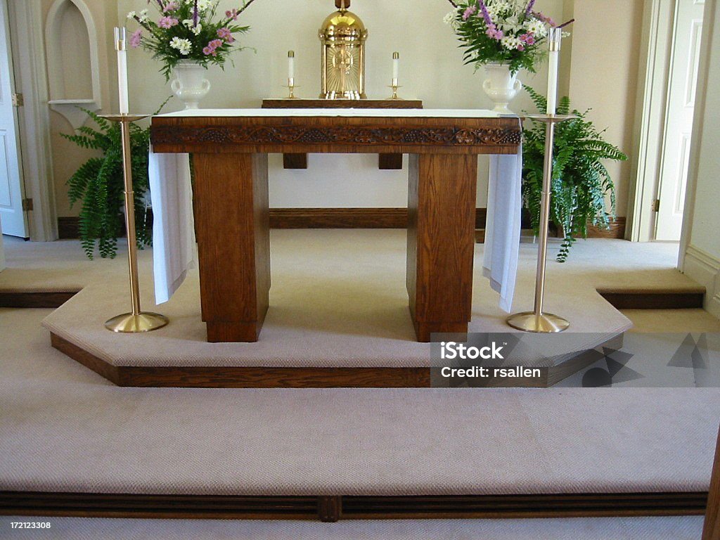 Iglesia Altar - Foto de stock de Altar libre de derechos