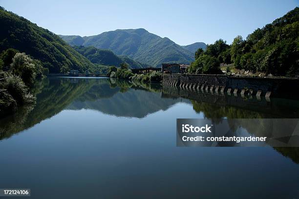 美しい川の近く Serchio Bagni Di ルッカイタリアます - ルッカのストックフォトや画像を多数ご用意 - ルッカ, イタリア, エコツーリズム