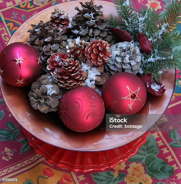 Natal Tabela Centro De Mesa - Fotografias de stock e mais imagens de Arranjo - Arranjo, Artigo de Decoração, Bola de Árvore de Natal