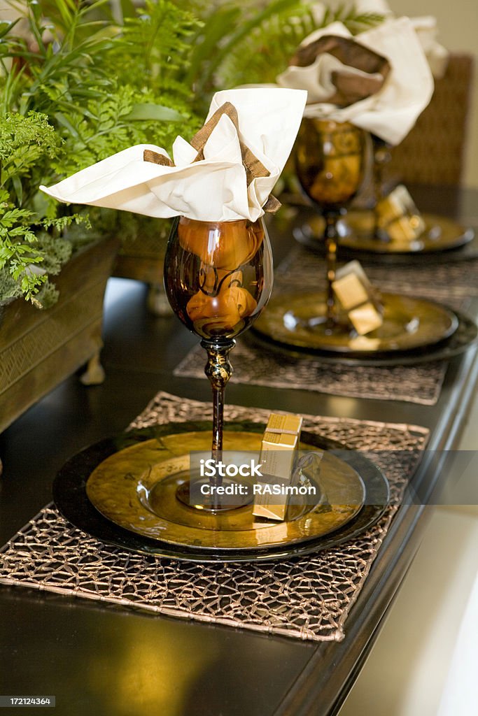 Golden Disposición de mesas - Foto de stock de Alambre libre de derechos