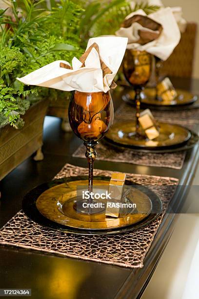 Golden Definição De Tabela - Fotografias de stock e mais imagens de Arame - Arame, Artigo de Decoração, Bebida Alcoólica