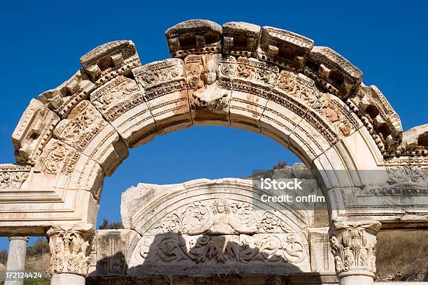 Tempio Di Adriano Efeso Turchia - Fotografie stock e altre immagini di Arco - Architettura - Arco - Architettura, Abilità, Ambientazione esterna