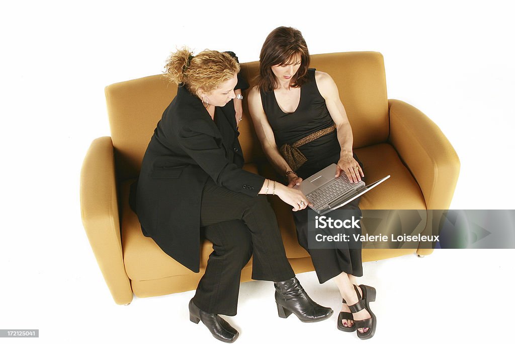Mujeres de negocio con capacidad para computadora portátil - Foto de stock de Adulto libre de derechos