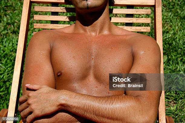 Mann Zum Sonnenbaden Stockfoto und mehr Bilder von Augen geschlossen - Augen geschlossen, Bauch, Bauchmuskeln