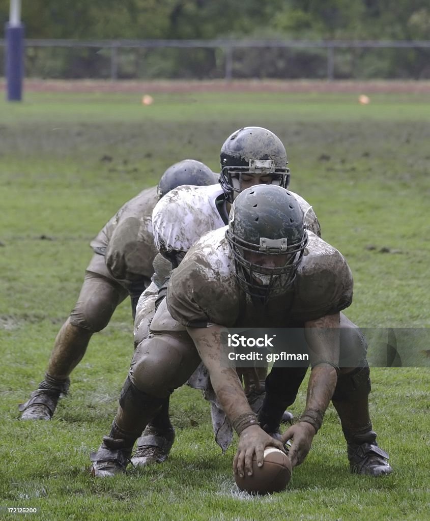 Muddy jugadores de fútbol - Foto de stock de Campo - Lugar deportivo libre de derechos