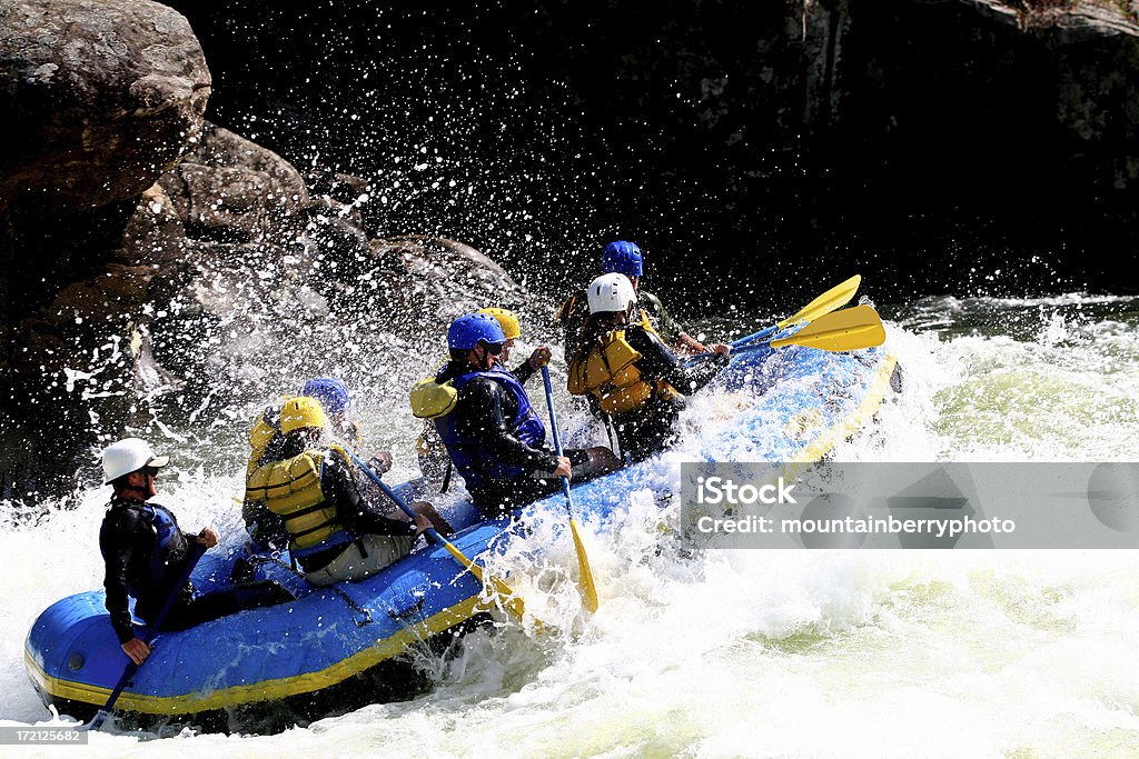 Whitewater поездка на - Стоковые фото Рафтинг по бурной реке роялти-фри