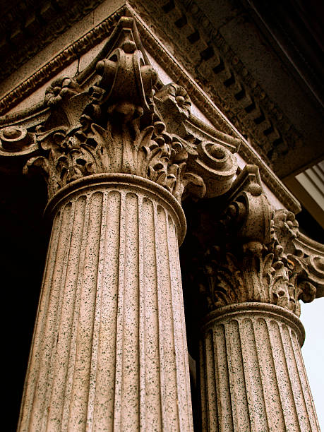 corithian colonnes - style corinthien photos et images de collection