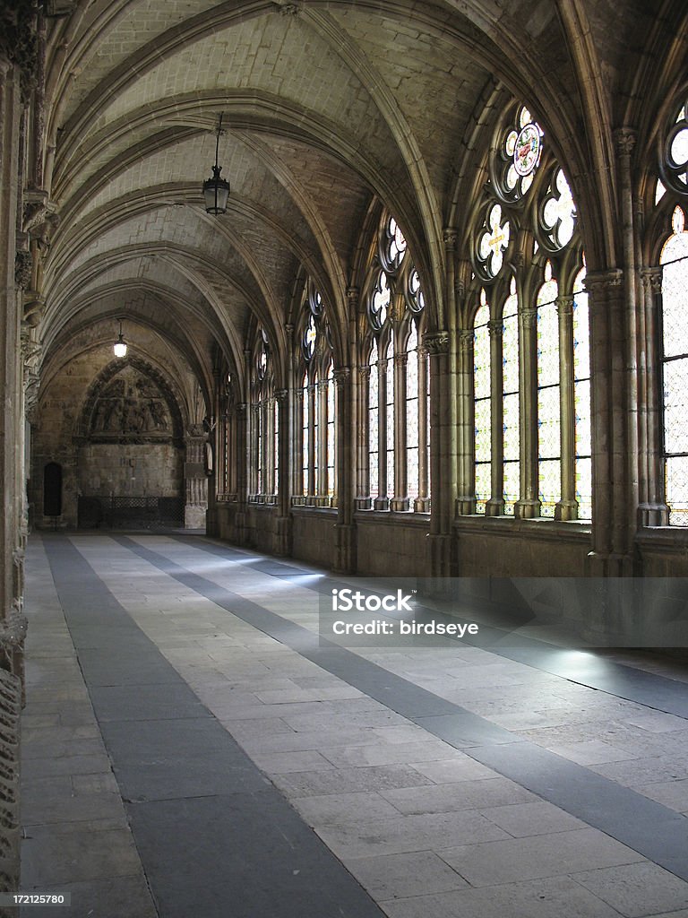 Cattedrale Chiostro - Foto stock royalty-free di Finestra