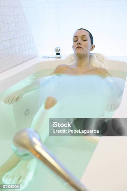 Hydroterapia - zdjęcia stockowe i więcej obrazów Balneoterapia - Balneoterapia, 20-24 lata, 25-29 lat